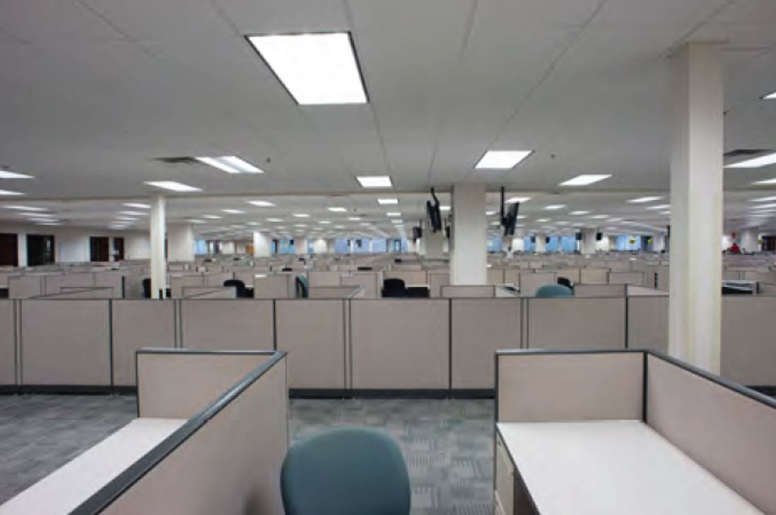 Plug-and-play workstation floor